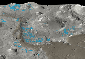 Dans cette vue en perspective 3D par la caméra HRSC de la région de Mawrth Vallis (en tons de gris), OMEGA a identifié des zones riches en phyllosilicates (argiles, en bleu sur l'image) qui sont des minéraux riches en eau